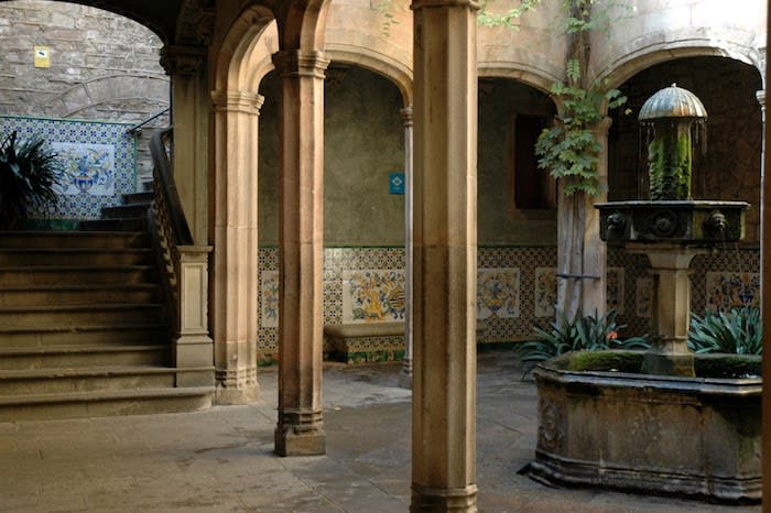 Casa de l'Ardiaca - Barcelona roman ruins